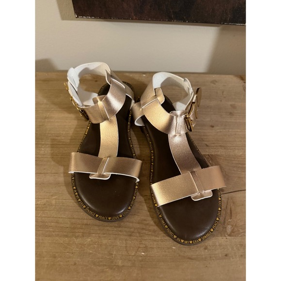 Steve Madden Rose Gold Metallic Flat Sandals Women's Size 5 Adjustable Buckle - Picture 2 of 4